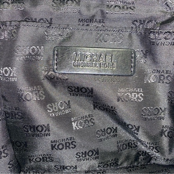 Authentic Michael Kors Satchel - Picture 9 of 16
